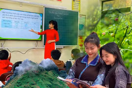 Tăng lương, thêm phụ cấp: 'Cơn mưa rào giữa mùa hạ' của nghề gieo chữ