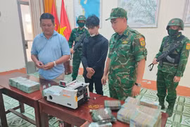 Kiểm tra thùng giấy, bộ đội biên phòng phát hiện hơn 7 tỷ đồng chuẩn bị 'tuồn' qua biên giới