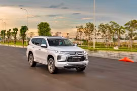 Mitsubishi Pajero Sport bất ngờ trở lại Việt Nam