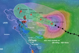 Bão số 11 áp sát đất liền, học sinh các địa phương bị ảnh hưởng đi học ra sao?