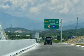Phấn đấu đưa vào khai thác sớm 70km cao tốc Vân Phong - Nha Trang dịp 30/4