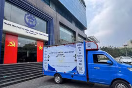 Hà Nội: Lần đầu đưa xe dịch vụ công lưu động đến cơ sở, hỗ trợ người dân làm thủ tục hành chính