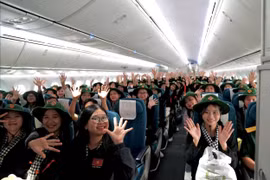 Hành trình đặc biệt: Chuyến bay Vietnam Airlines đưa hơn 360 chiến sĩ hoàn thành nhiệm vụ A80 về TP.HCM