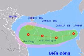 Áp thấp nhiệt đới xuất hiện trên Biển Đông, hướng về Hoàng Sa