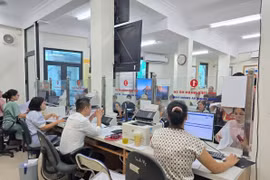 Bộ Nội vụ ra hướng dẫn giải đáp thắc mắc về việc thực hiện chế độ tiền lương, phụ cấp sau sáp nhập