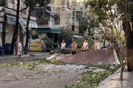 Khắc phục ngay trường học, cơ sở y tế bị thiệt hại do bão số 13, hoàn thành trước ngày 10/11