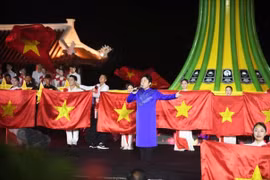 "Lời tri ân - Dòng sông hoa lửa”: Đêm nghệ thuật tái hiện huyền thoại bến phà Long Đại