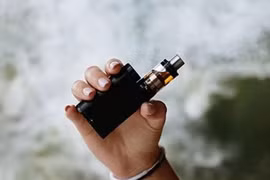 Nhật Bản cảnh báo về làn sóng lạm dụng “thuốc lá xác sống” trong giới trẻ
