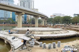 Hà Nội làm rõ phản ánh bê tông 'có vấn đề' ở công viên Nghĩa Đô và hồ Hoàng Cầu