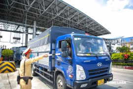 Hàng triệu ô tô chưa chuyển đổi tài khoản thu phí