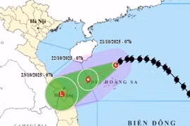 Bão số 12 cách Hoàng Sa 130km, giật cấp 12 làm sóng cao tới 7m