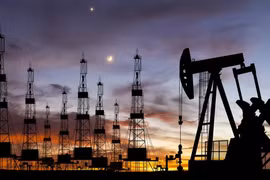 Giá xăng dầu hôm nay 28/5/2025: Giá dầu "im ắng" chờ động thái từ OPEC+