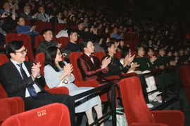 Hơn 6.000 khán giả quốc tế xem 'Mưa đỏ' tại Pháp