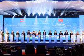 Chủ tịch nước Lương Cường và Tổng Bí thư, Chủ tịch nước Lào dự Lễ khánh thành Bến số 3 Cảng quốc tế Lào - Việt