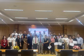Bế giảng lớp bồi dưỡng nghiệp vụ truyền thông, báo chí cho cán bộ quản lý giáo dục tại TP HCM