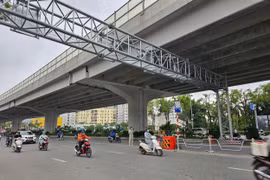 Hà Nội: Phân làn phương tiện trên đường Võ Chí Công, Phạm Văn Đồng