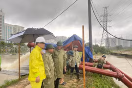 Hà Nội: Huy động tối đa lực lượng, bảo đảm an toàn tuyệt đối cho người dân trong mưa lũ