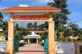 Bị phạt gần 200 triệu đồng do để học sinh ngộ độc, hiệu trưởng phải 'cầu cứu' địa phương vì không có tiền nộp phạt