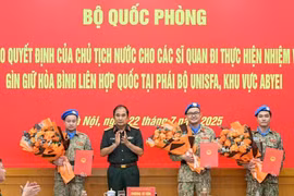 Trao quyết định của Chủ tịch nước cho 3 sĩ quan Quân đội đi gìn giữ hòa bình tại Abyei
