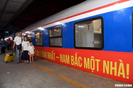 Cặp Đoàn tàu Thống nhất gặp nhau tại Đà Nẵng dịp 30/4: Nhịp cầu nối những bờ vui