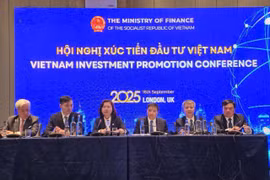 Việt Nam đẩy mạnh cải cách, thu hút vốn quốc tế qua FDI và thị trường chứng khoán