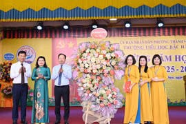 Hà Tĩnh: Gần 390.000 cán bộ, giáo viên, học sinh hân hoan khai giảng năm học mới