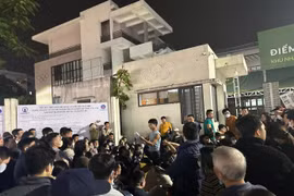 Loạn 'suất ngoại giao', giữ chỗ trái phép: Bộ Xây dựng siết mạnh mua nhà ở xã hội