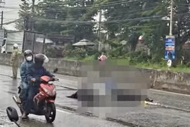 Long An: Trượt ngã trong mưa, 2 phụ nữ bị xe đầu kéo cán tử vong