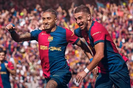 Barcelona tiến sát ngôi vô địch La Liga sau màn ngược dòng tại El Clasico