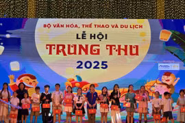 Lễ hội Trung Thu 2025 khai màn trong không khí rộn ràng sắc màu thiếu nhi
