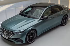 Mercedes-Benz E-Class 2025 chốt lịch ra mắt thị trường Việt Nam