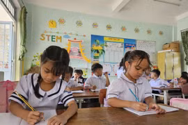 Nhiều tỉnh, thành phát lệnh 'cấm lạm thu' đầu năm học mới