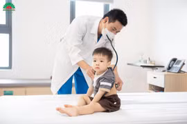 ‏Trẻ dưới 2 tuổi chưa tiêm vắc-xin COVID-19 - có đáng lo khi COVID-19 trở lại? ‏