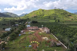 Gia Lai: Đến hẹn nhưng nhà rông xây chắn tầm nhìn núi lửa vẫn chưa tháo dỡ