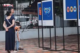 'Lớn kể chuyện bé' - Ký ức tuổi thơ tái hiện bằng sắc màu