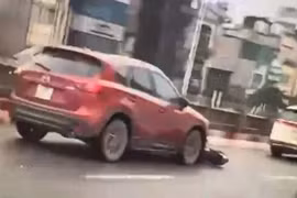 Công an vào cuộc điều tra vụ ô tô kéo lê xe máy trên cầu Vĩnh Tuy