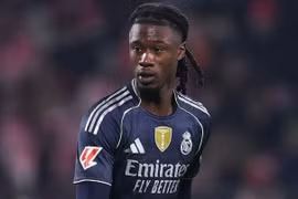 Liverpool chi 60 triệu bảng mua Camavinga, Man City bán Nathan Ake