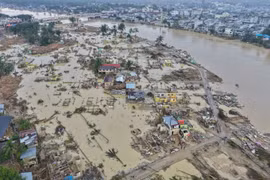 Indonesia cấm bắn pháo hoa đón năm mới ở nhiều nơi sau thảm họa lũ lụt