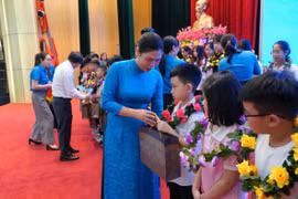 Vĩnh Phúc: Thắp sáng ước mơ cho 200 học sinh là con công nhân lao động vượt khó