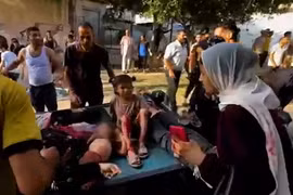 Hàng loạt trẻ em xếp hàng tại bệnh viện Gaza thiệt mạng trong cuộc không kích của Israel