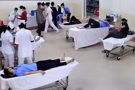 Gần 80 công nhân, học sinh ở TP Hồ Chí Minh nhập viện nghi ngộ độc thực phẩm