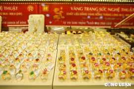 Giá vàng giảm mạnh, rời đỉnh lịch sử