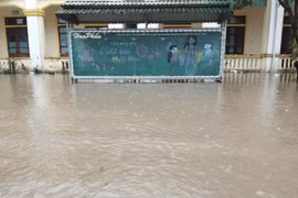 Học sinh ở Quảng Trị, Hà Tĩnh tạm nghỉ học do lũ, ngành Giáo dục khẩn trương ứng phó