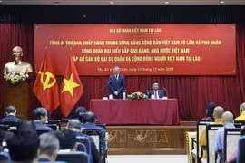 Tổng Bí thư Tô Lâm gặp gỡ cán bộ Đại sứ quán và cộng đồng người Việt Nam tại Lào