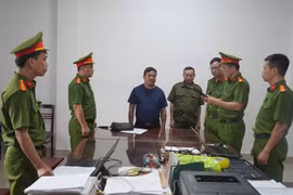 Làm giúp dân hồ sơ vay vốn, 'đưa ngọn cắt gốc' chiếm đoạt tiền tỷ