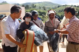 Quảng Ngãi: Chính quyền tổ chức phiên chợ 0 đồng, đẩy mạnh phong trào “Bình dân học vụ số”