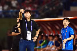 Huấn luyện viên Kim Sang Sik dẫn dắt đội All Star Đông Nam Á đối đầu Man Utd