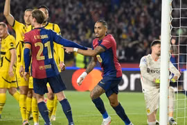 Thắng đậm Dortmund, Barca đặt một chân vào bán kết Champions League