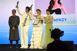 Hòa Minzy giành cú đúp giải thưởng tại Vietnam iContent Awards