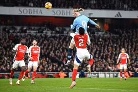 Arsenal thắng huỷ diệt Man City, thu hẹp khoảng cách với Liverpool